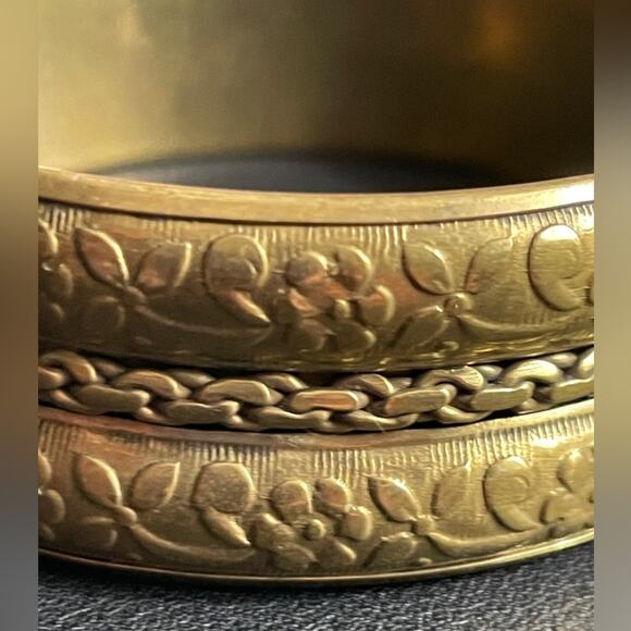 Vintage Brass‎ Embossed Floral & Chain Bangle Bracelet - Picture 2 of 4